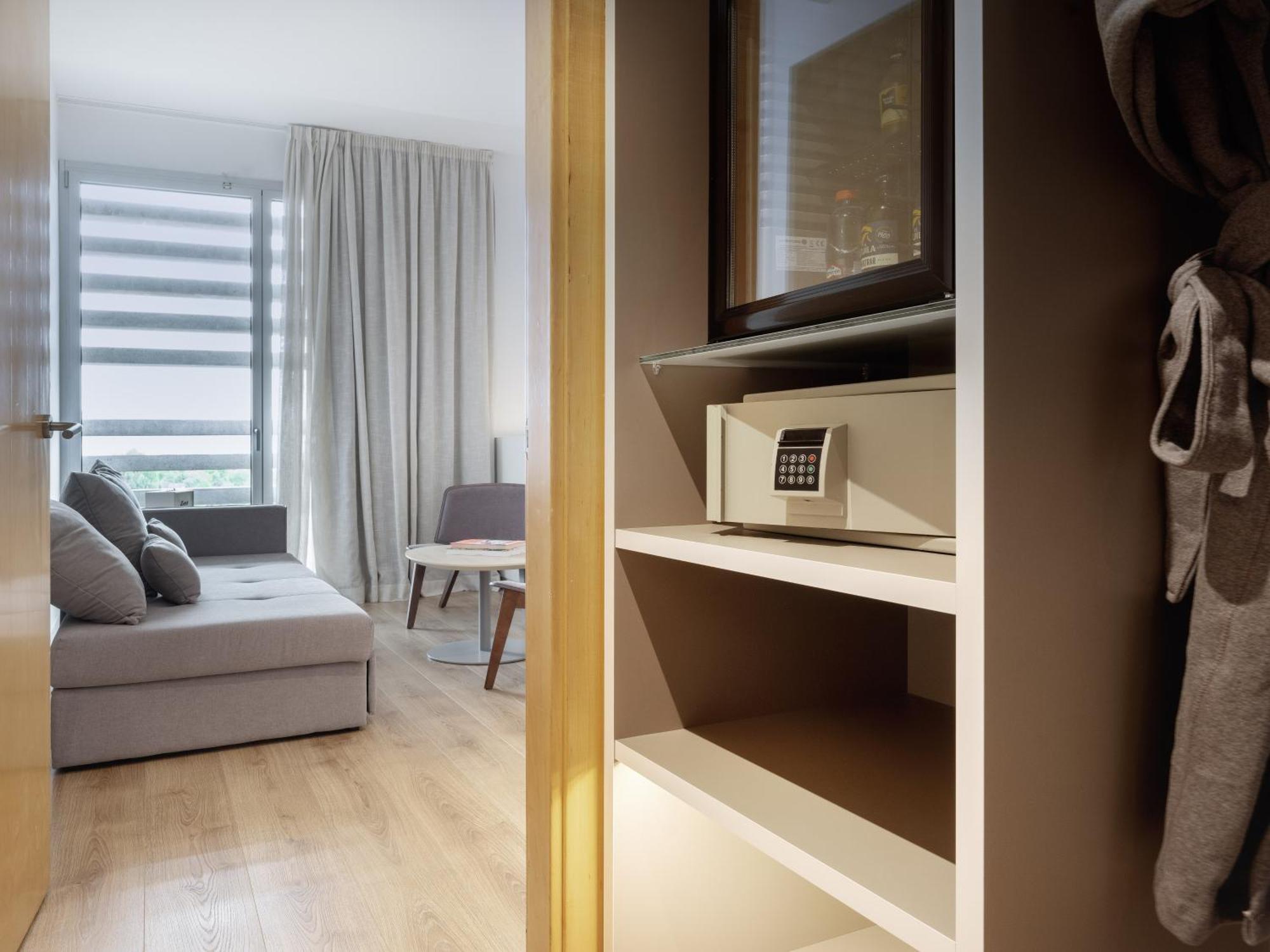 Hotel Barcelona Aeropuerto, affiliated by Meliá El Prat de Llobregat Esterno foto
