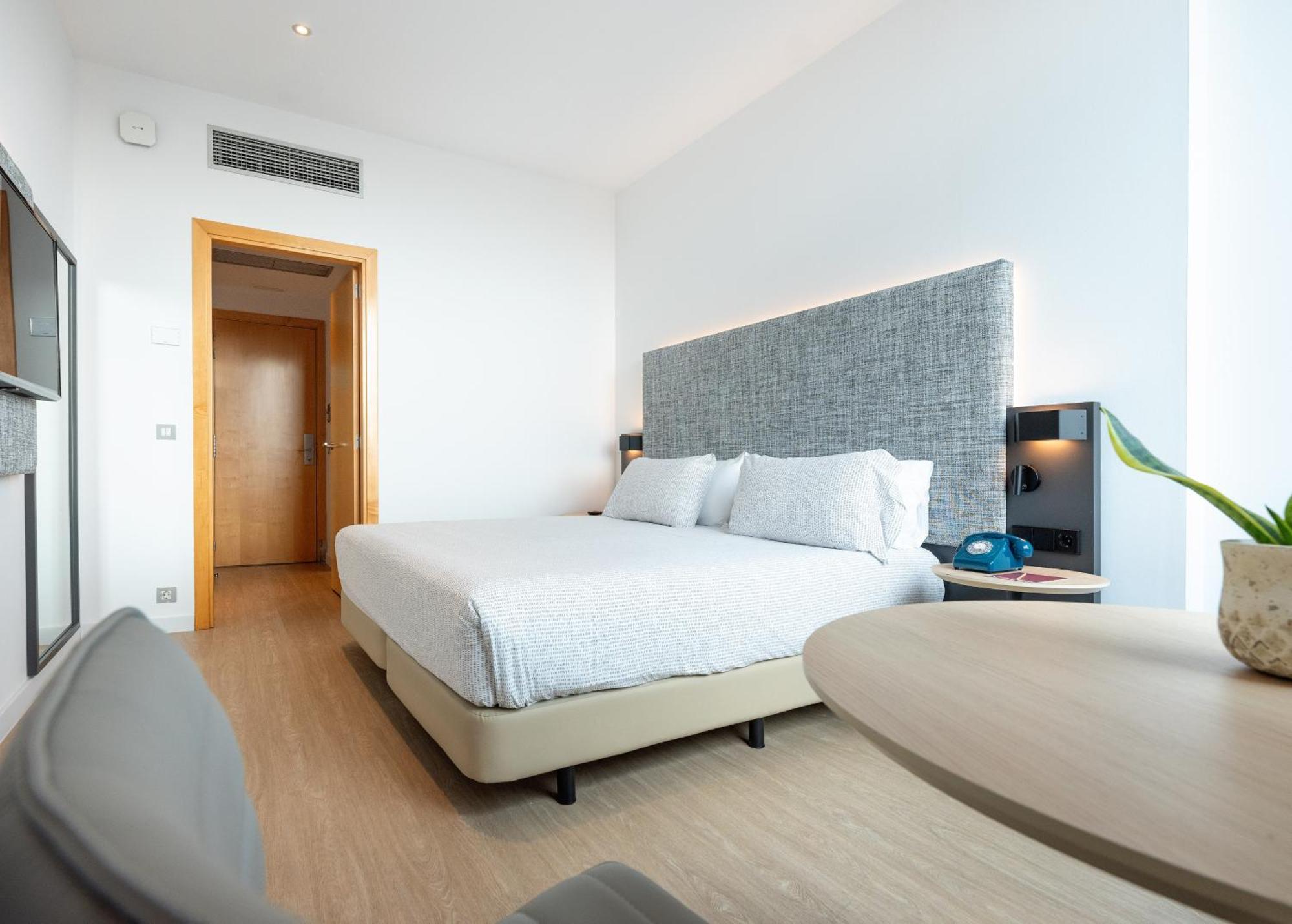 Hotel Barcelona Aeropuerto, affiliated by Meliá El Prat de Llobregat Esterno foto