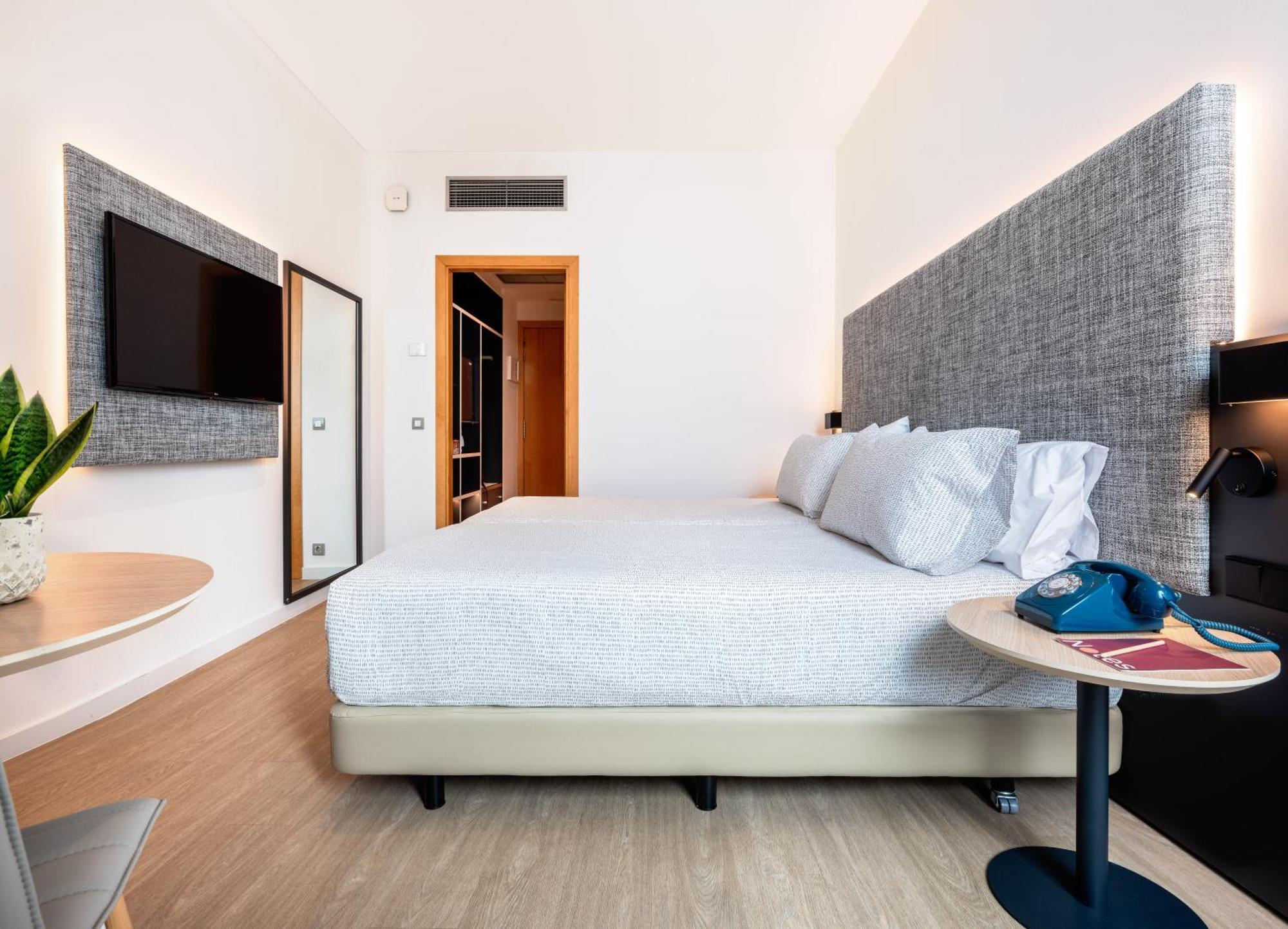 Hotel Barcelona Aeropuerto, affiliated by Meliá El Prat de Llobregat Esterno foto