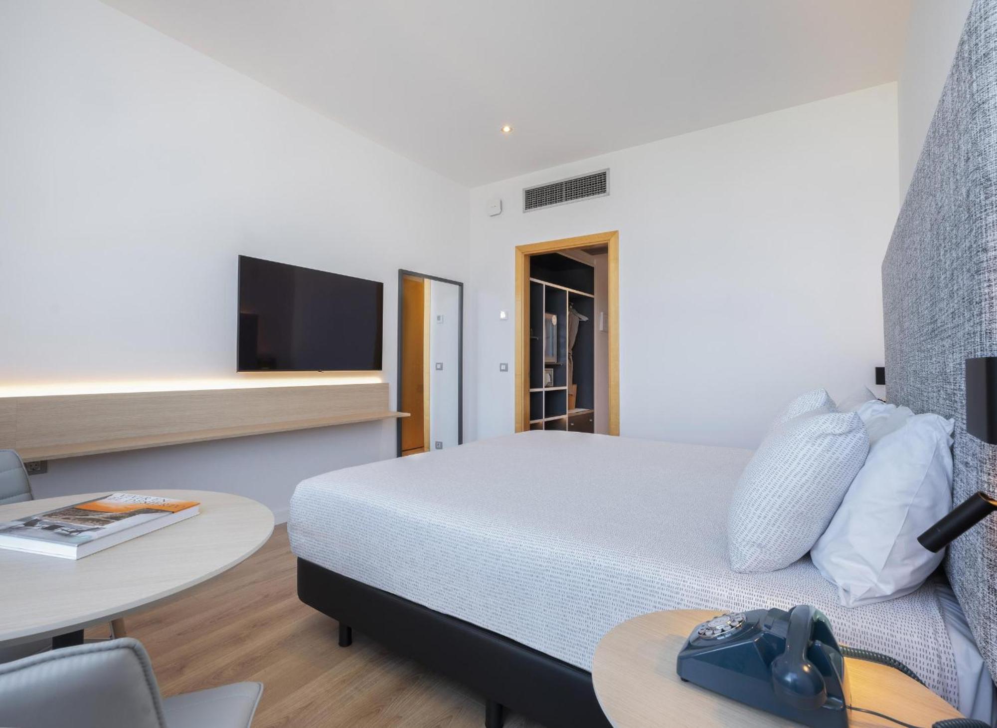 Hotel Barcelona Aeropuerto, affiliated by Meliá El Prat de Llobregat Esterno foto